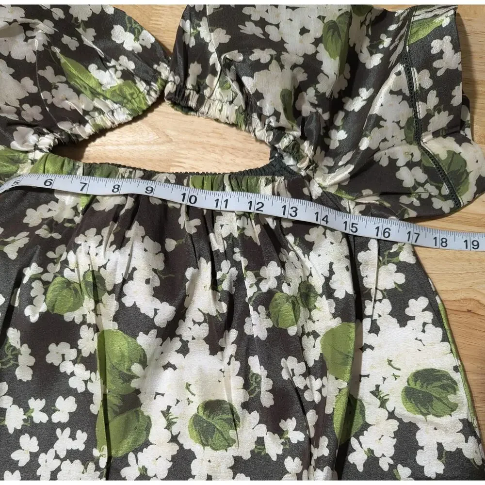 Tuckernuck Hydrangea Floral Top Size Medium Satin Short Sleeve NWT Crop Blouse